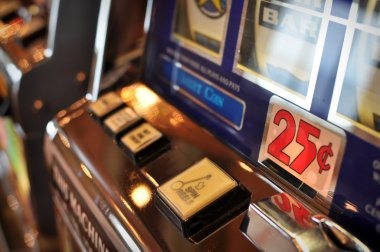 mdgwin app interface showing football markets, live baccarat, and Aviator slot game